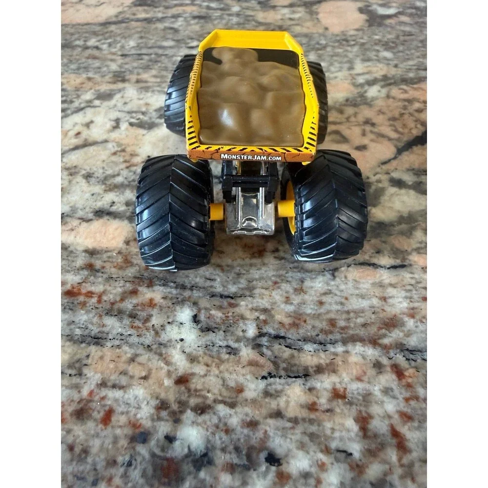 Monster Jam EARTH SHAKER Mud Tires Tracks Monster Truck
